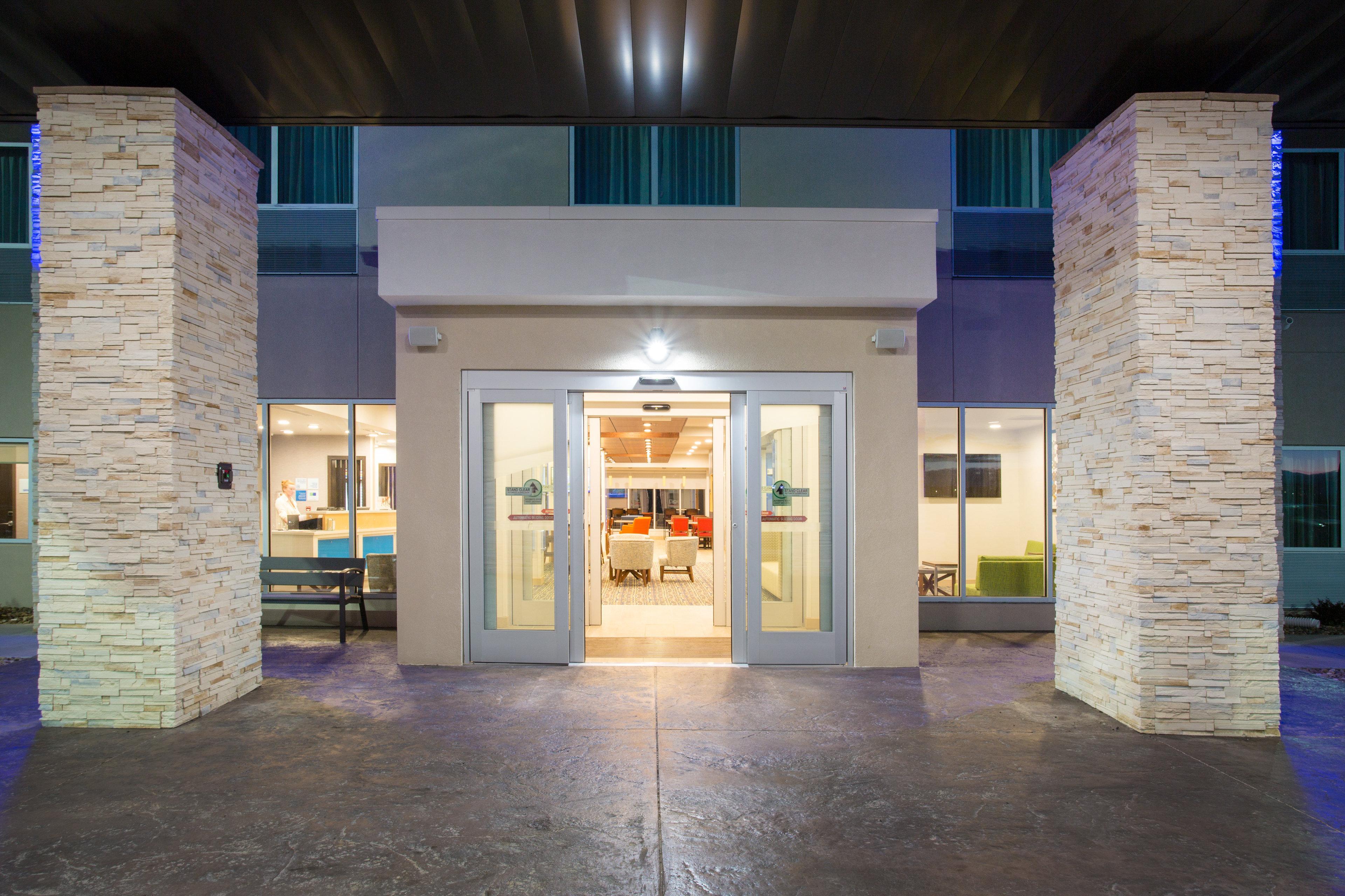 Holiday Inn Express & Suites - Rapid City - Rushmore South By Ihg Exterior photo