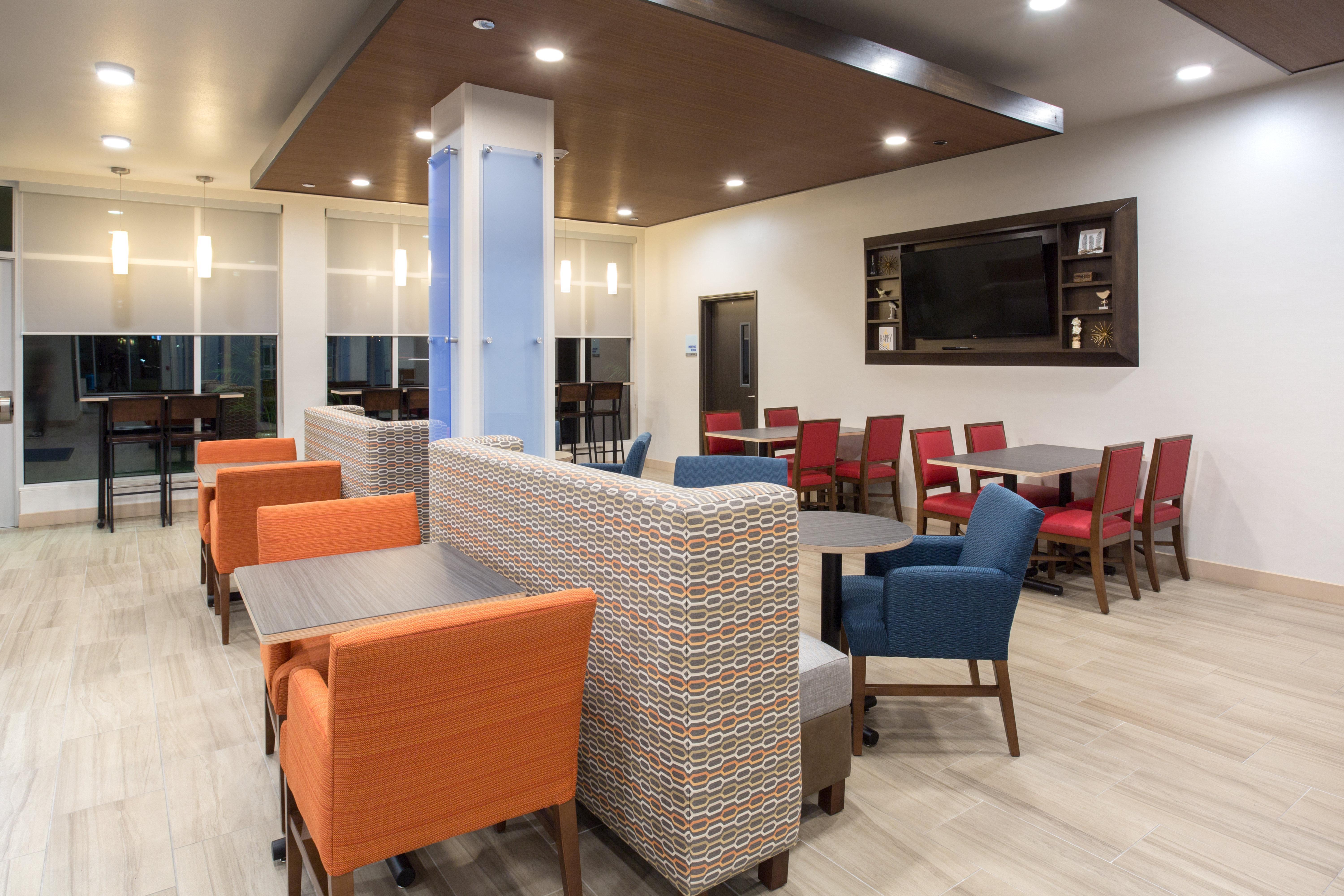 Holiday Inn Express & Suites - Rapid City - Rushmore South By Ihg Exterior photo
