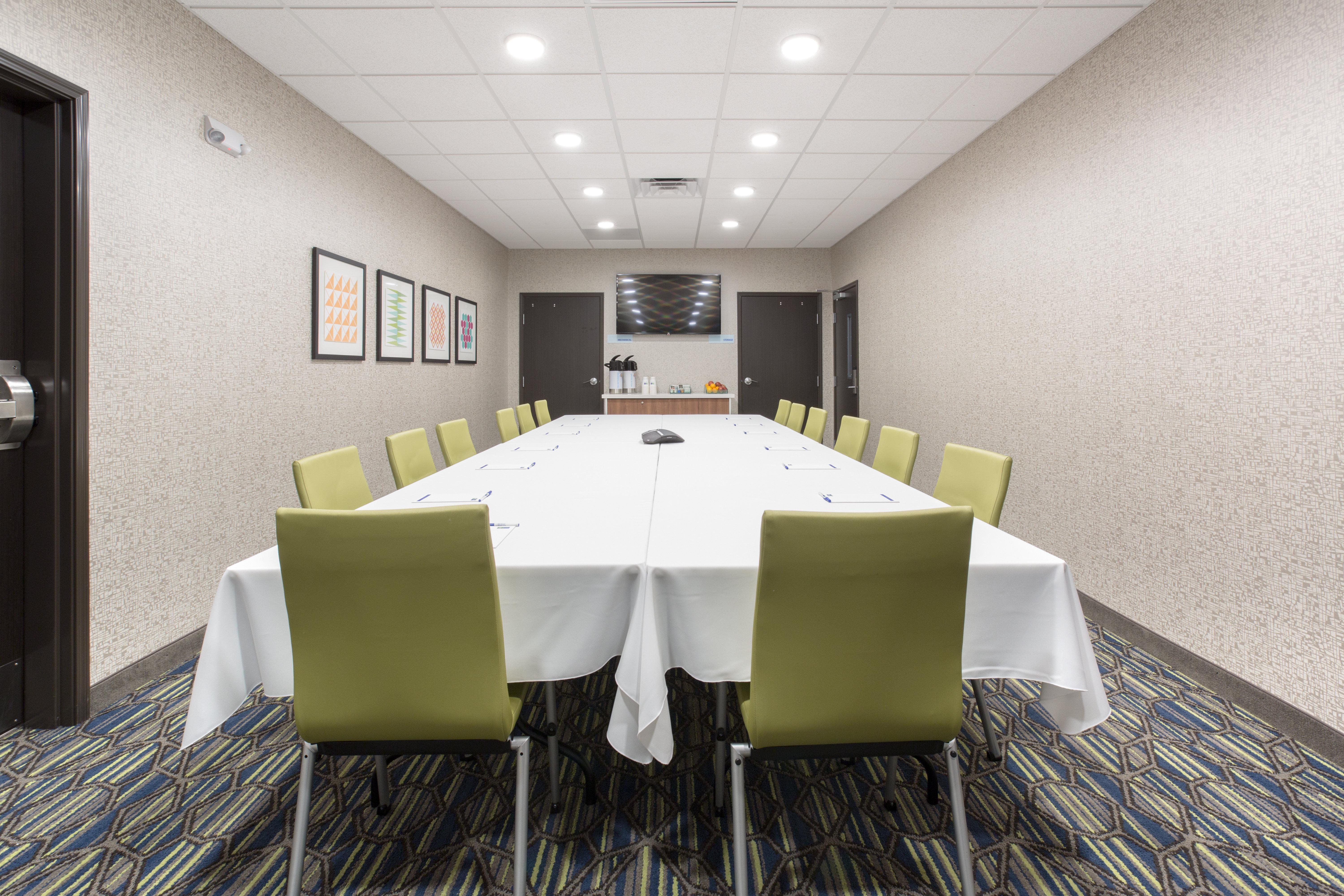 Holiday Inn Express & Suites - Rapid City - Rushmore South By Ihg Exterior photo